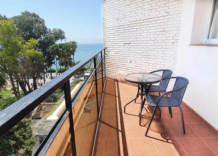 Skol 329 - Spacious Beachfront With Sea Views 마르베야