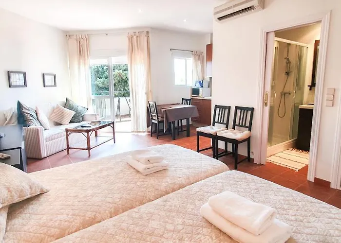 Skol 329 - Spacious Beachfront With Sea Views 아파트 *