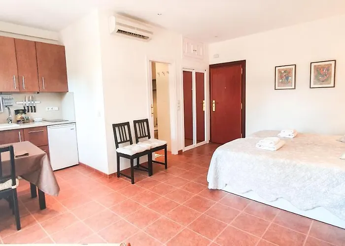 Skol 329 - Spacious Beachfront With Sea Views Apartment *